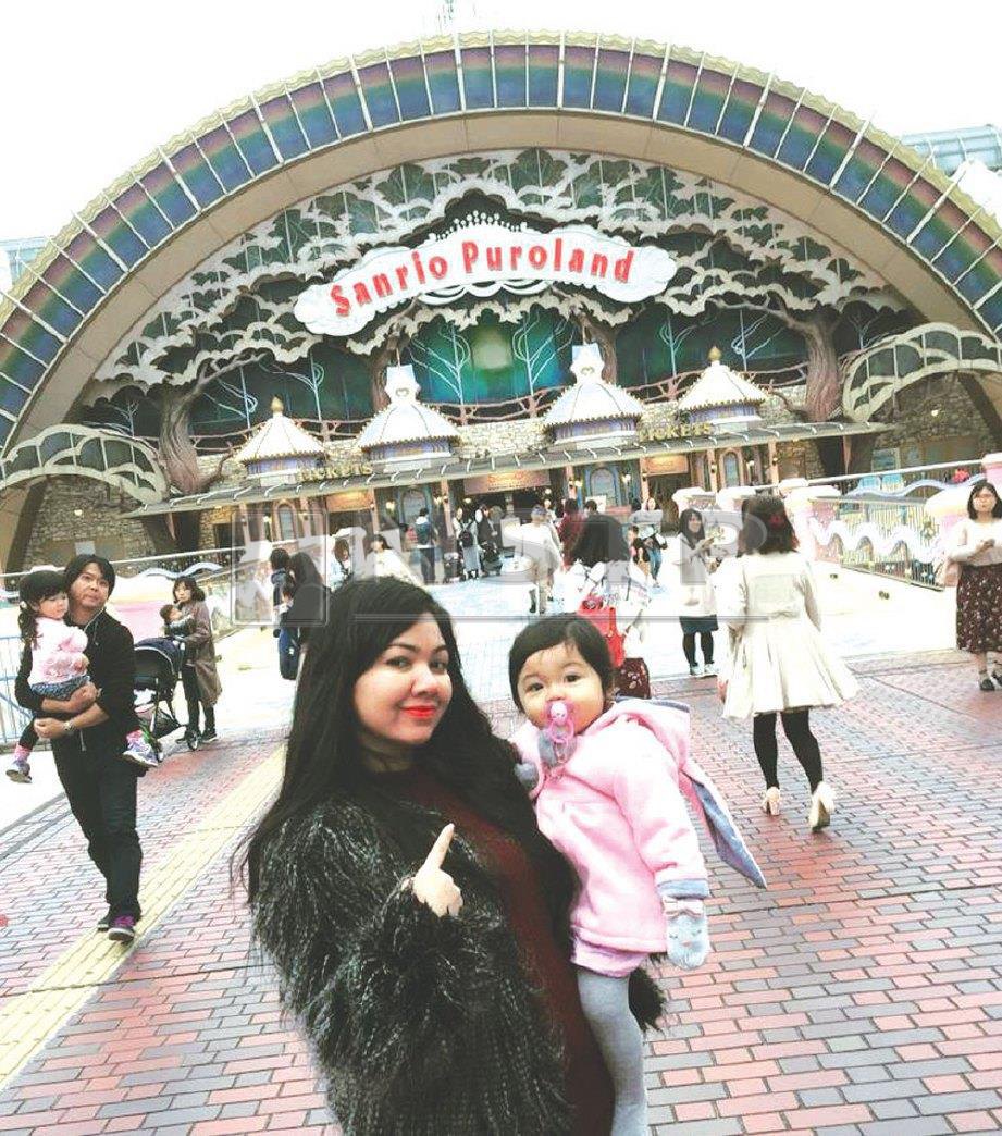 SISKA dan Raisya sama seronok di Disneyland Tokyo.
