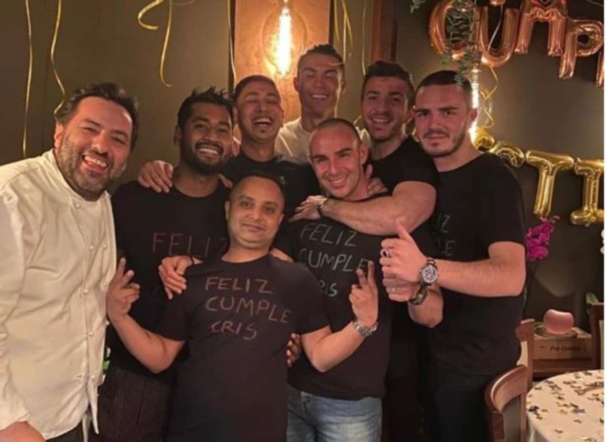 DAVIDE  Fiore (kiri) kagum dengan sikap merendah diri Ronaldo. FOTO   Instagram / Ristorante CASA FIORE Torino