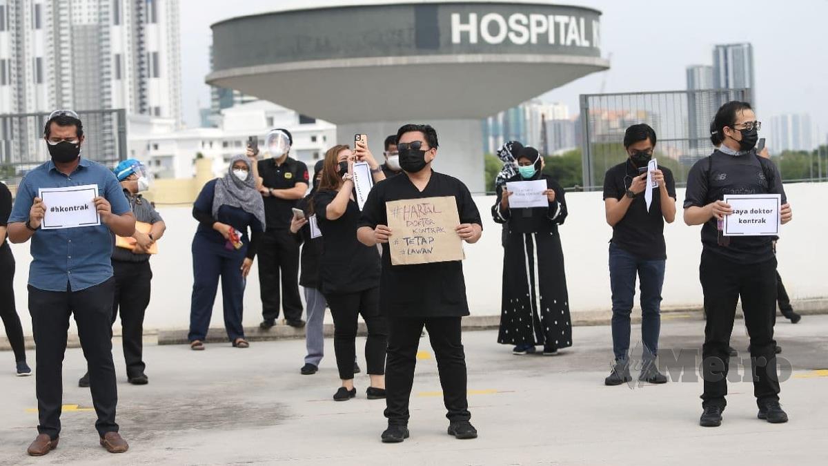 GERAKAN Hartal Doktor Kontrak di Hospital Kuala Lumpur. FOTO Rohanis Shukri.