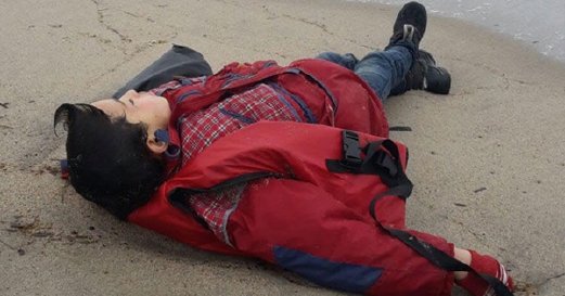 Antara mayat pelarian kanak-kanak yang ditemui di pantai Turki hari ini. - Foto Dogan