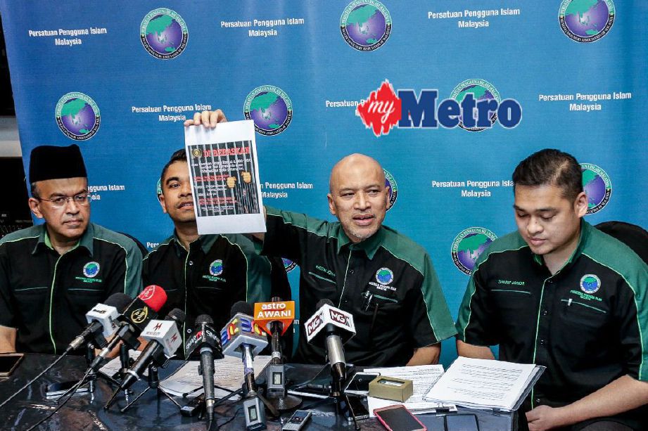Nadzim (dua dari kanan) pada sidang media berhubung doktor gigi palsu di Persatuan Pengguna Islam Malaysia (PPIM), Villa Puteri. FOTO Asyraf Hamzah 