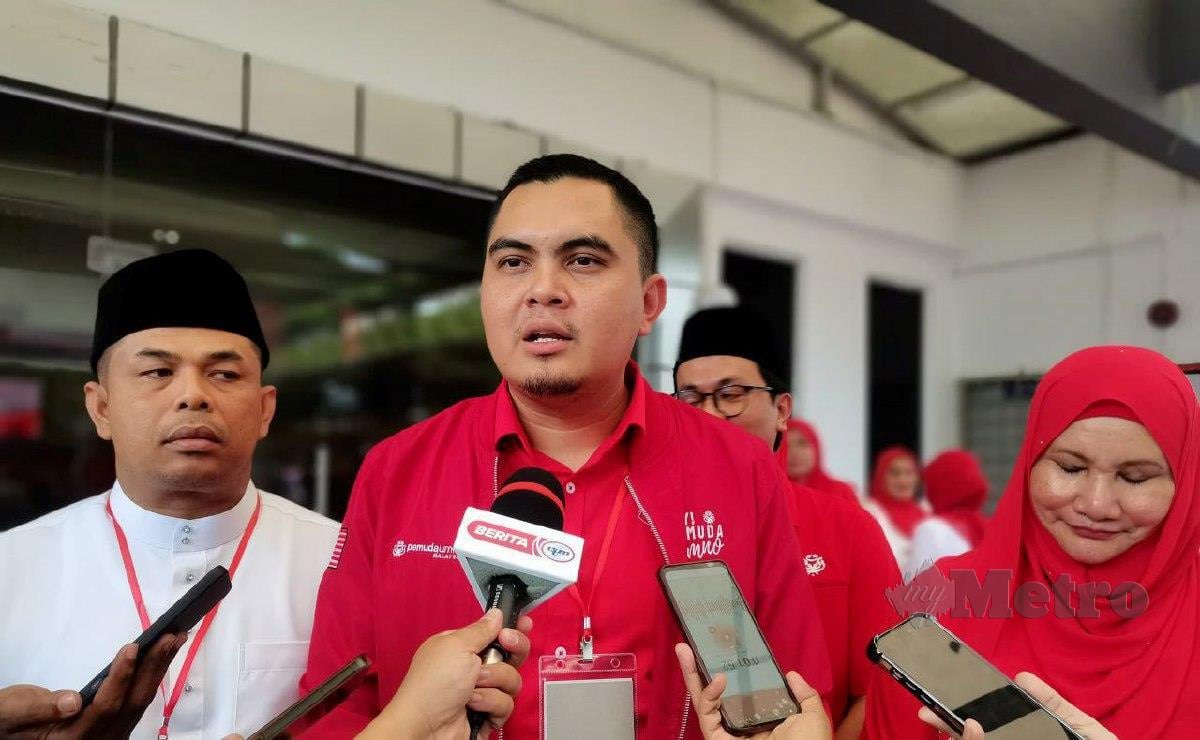 DR Muhamad Akmal ketika ditemui selepas Majlis Perasmian Serentak Mesyuarat Perwakilan Wanita, Pergerakan Pemuda dan Puteri UMNO Bahagian Pendang di sini, semalam. FOTO Noorazura Abdul Rahman