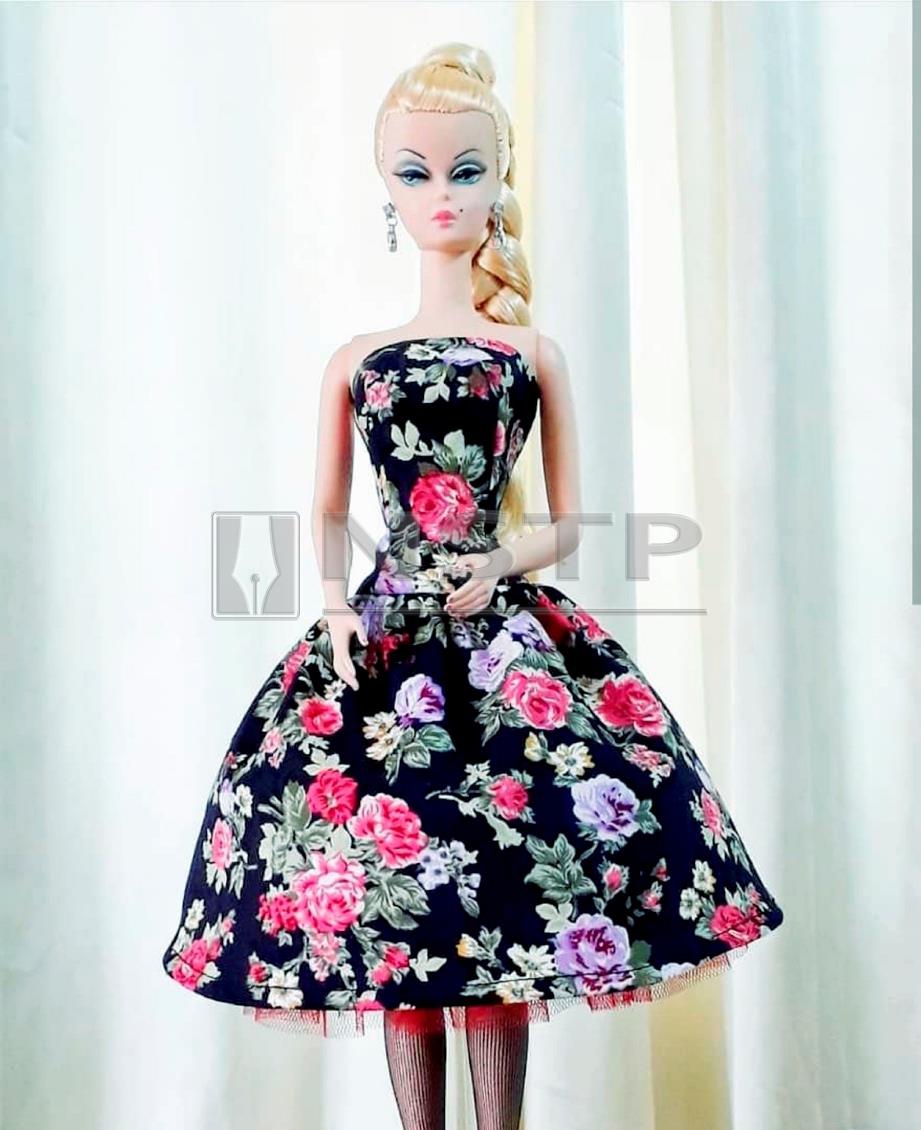KOLEKSI jahitan fesyen Barbie ala vintaj.