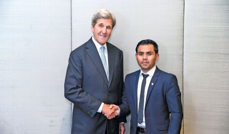DR Wan Abdul Hannan bersama John Kerry.