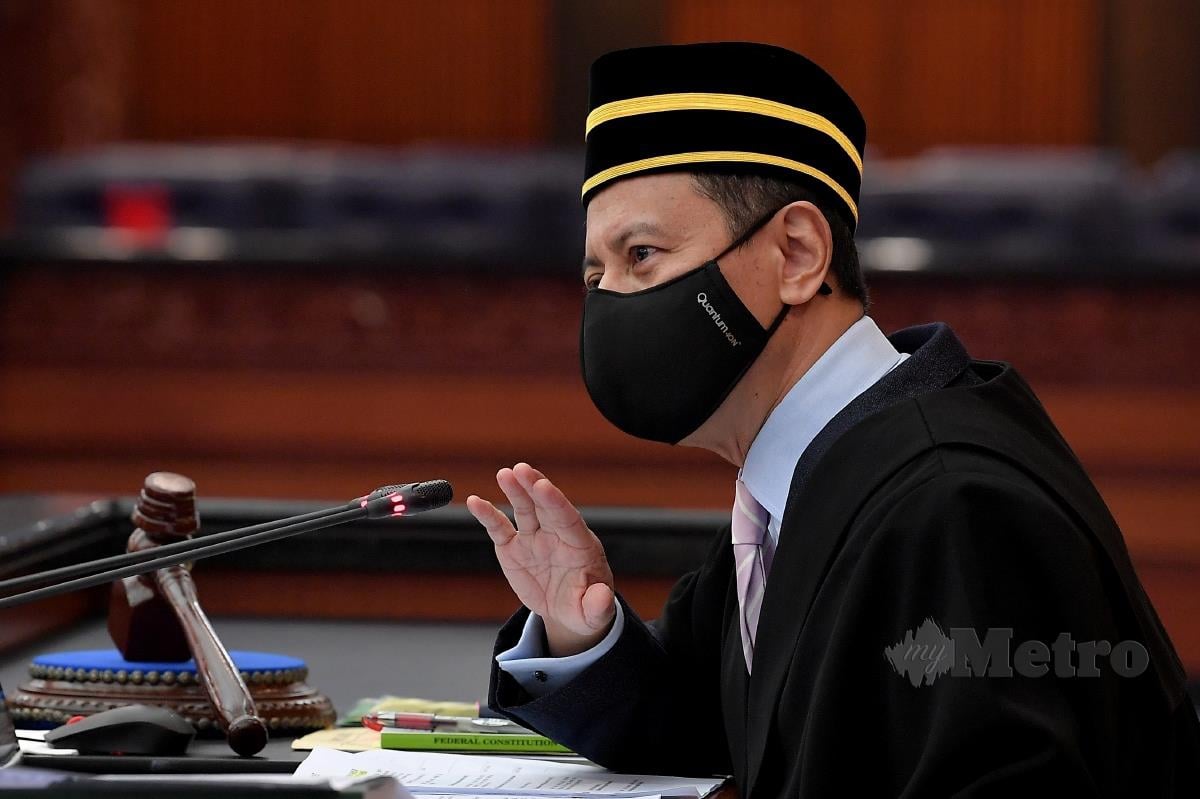 Yang Dipertua Dewan Rakyat Datuk Azhar Azizan Harun.