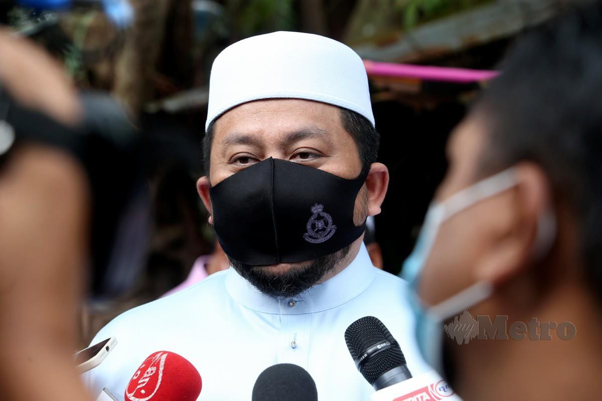 Ahmad Marzuk ketika hadir pada Majlis Penyerahan Sumbangan Inspirasi Qaseh Yayasan Pembangunan Ekonomi Islam Malaysia ( YaPEIM), di Kampung Sering. FOTO NIK ABDULLAH NIK OMAR
