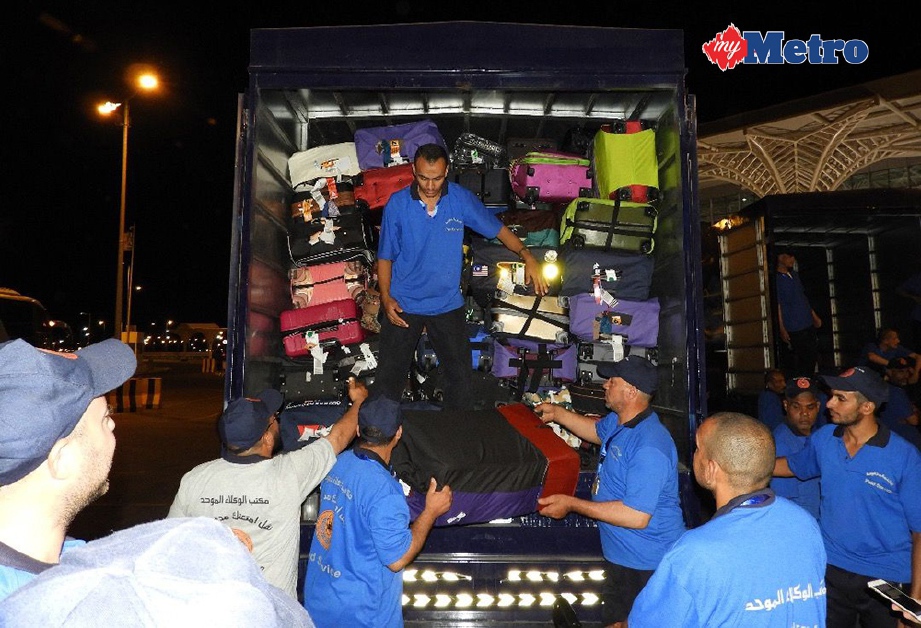 PENGHANTARAN bagasi lebih pantas kerana diuruskan oleh ejen tempatan dan dibawa dengan lori terus ke hotel penginapan jemaah haji.