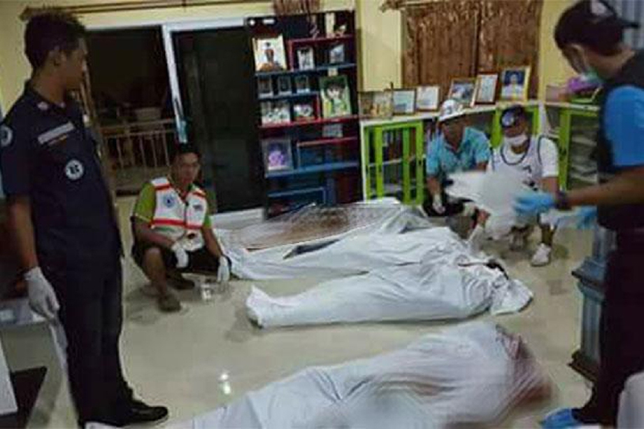 Mayat lapan sekeluarga yang ditemui di daerah Ao Luk, Krabi, hari ini. - Foto Bangkok Post/Facebokk Khon Khon Khao Koopai.