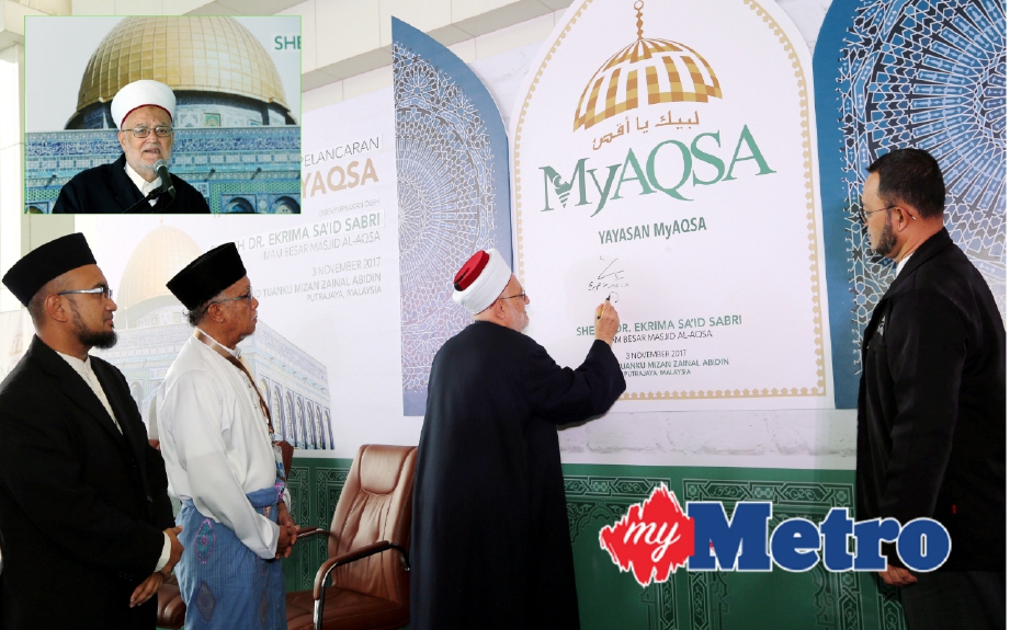 Sheikh Dr Ekrima melancarkan Yayasan MyAQSA di Masjid Tuanku Mizan Zainal Abidin. Turut hadir Noorazman dan Wan Zahidi Wan Teh (dua dari kiri). FOTO Abd Rahim Rahmat 