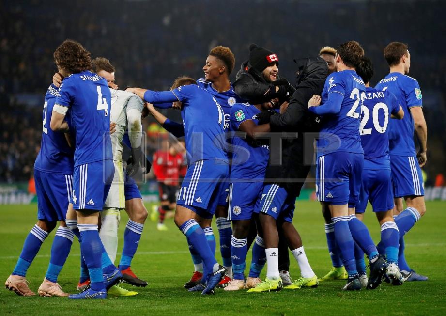 PEMAIN  Leicester meraikan kemenangan dalam aksi Piala Liga. FOTO/AFP 