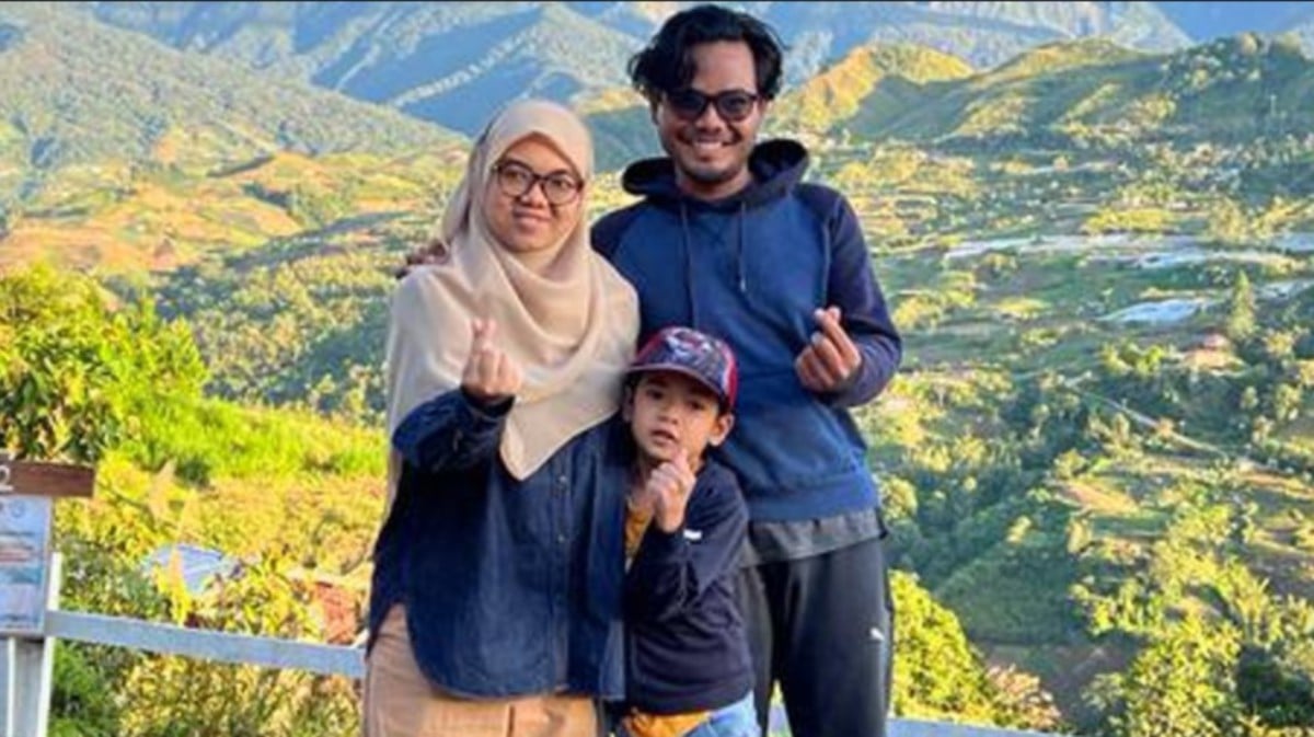 GAMBAR kenangan Nor Hazwani dan suami, Muhamad Afiq bersama Aydan Hadiff  ketika bercuti di Sabah, November lalu. FOTO Ihsan Nor Hazwani Amir Hamzah.