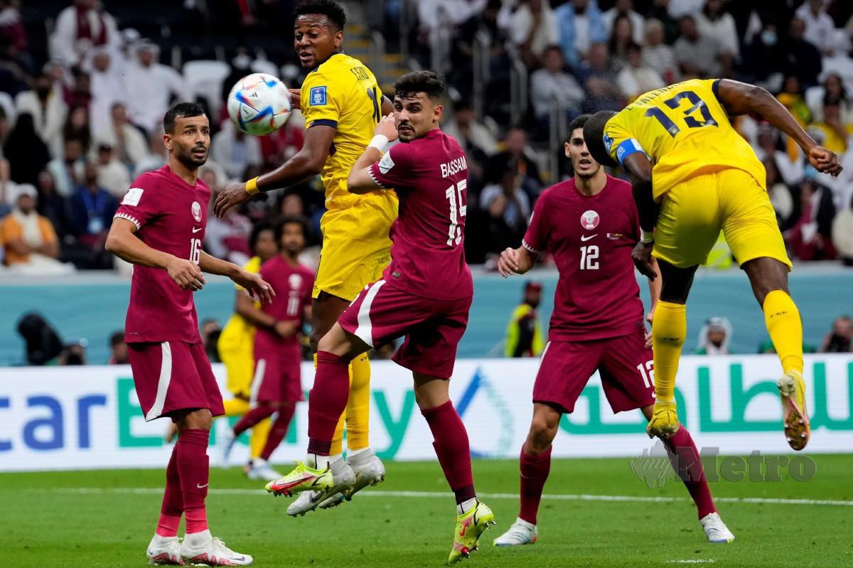 VALENCIA (kanan) menjaringkan gol kedua pasukannya ketika bertemu Qatar. FOTO AP