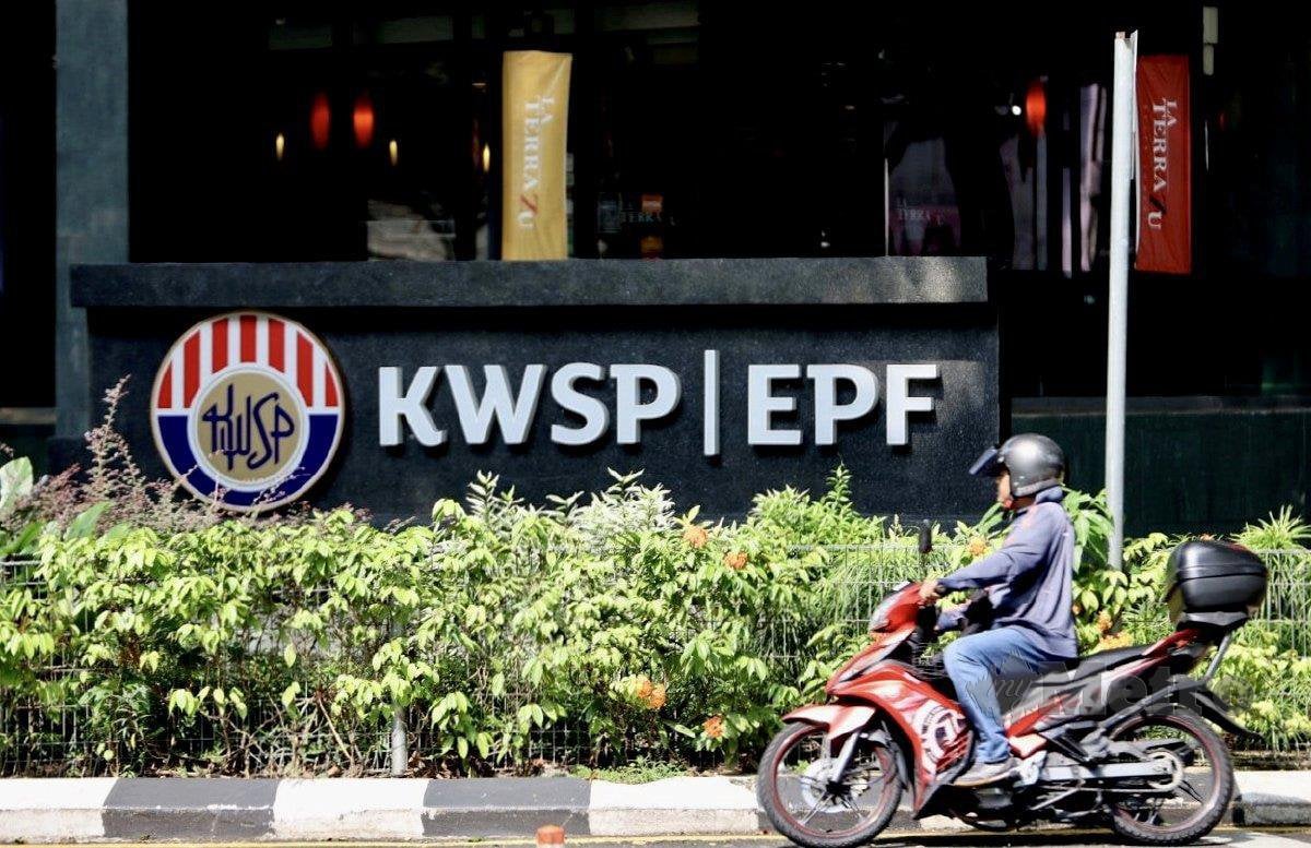 KUALA LUMPUR 16 OKTOBER 2023. Tinjauan bangunan dan logo Kumpulan Wang Simpanan Pekerja (KWSP) di sekitar Kuala Lumpur. STU/ AHMAD UKASYAH