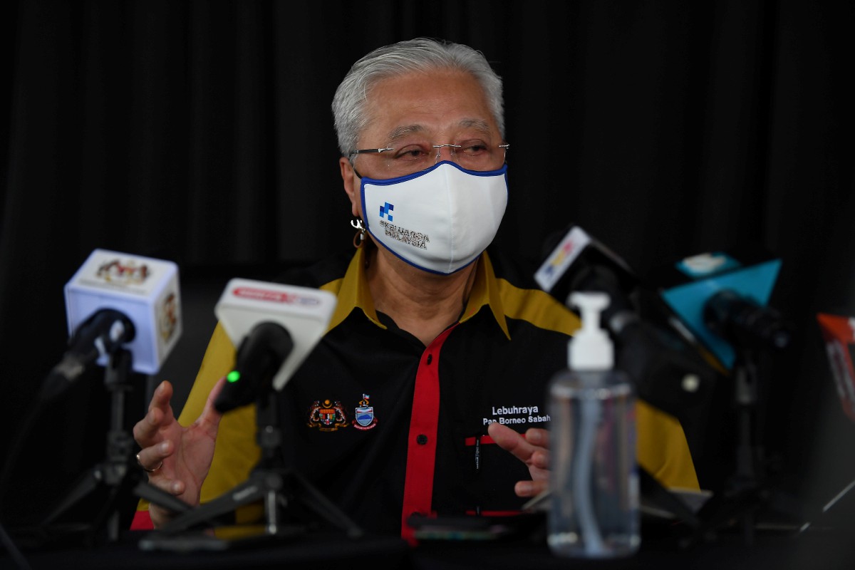 Ismail Sabri pada sidang media selepas melancarkan Lebuhraya Pan Borneo Sabah Zon Timur di Dataran Tamu Pekan Kota Kinabatangan hari ini. FOTO BERNAMA