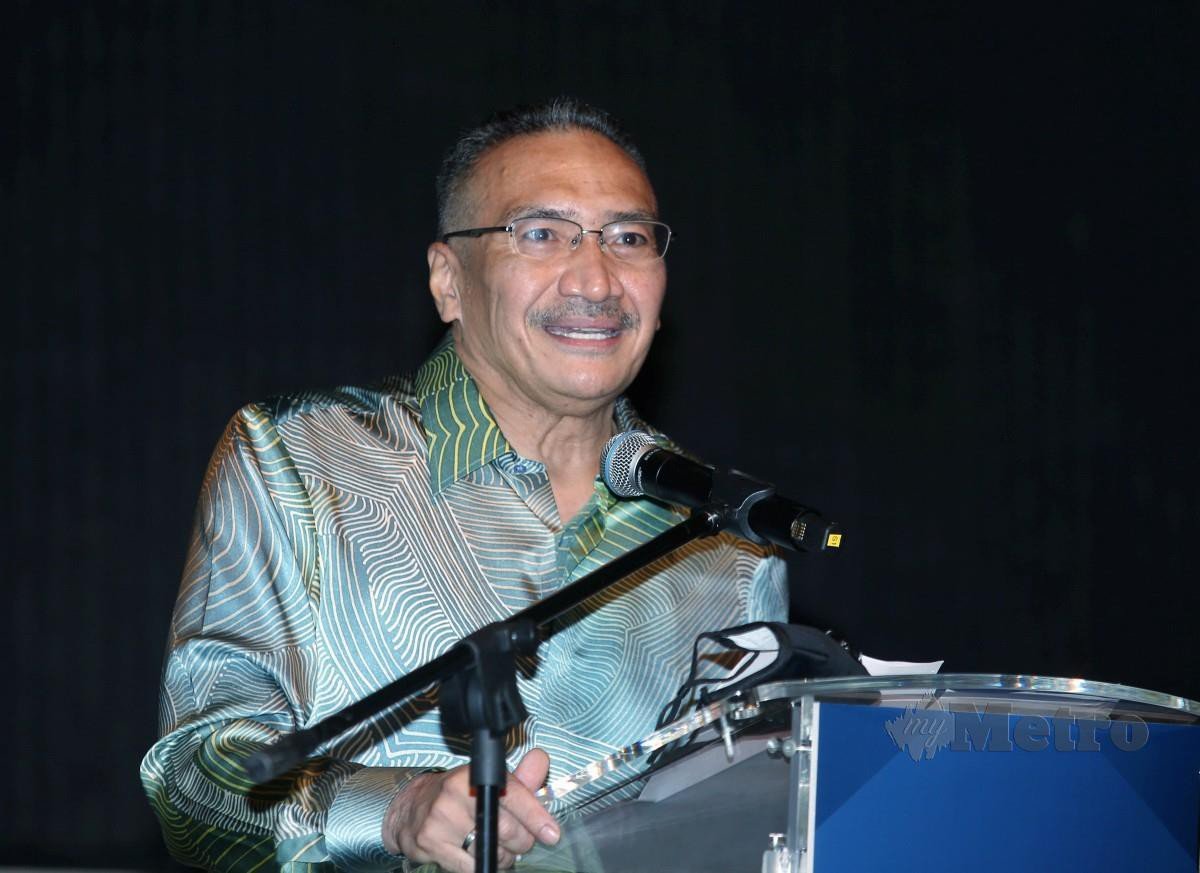 Hishammuddin menyampaikan ucapan di Majlis Pelancaran Pameran Antarabangsa Defence Services Asia (DSA) Tahun 2022 di Hotel St. Regis Kuala Lumpur. FOTO EIZAIRI SHAMSUDIN