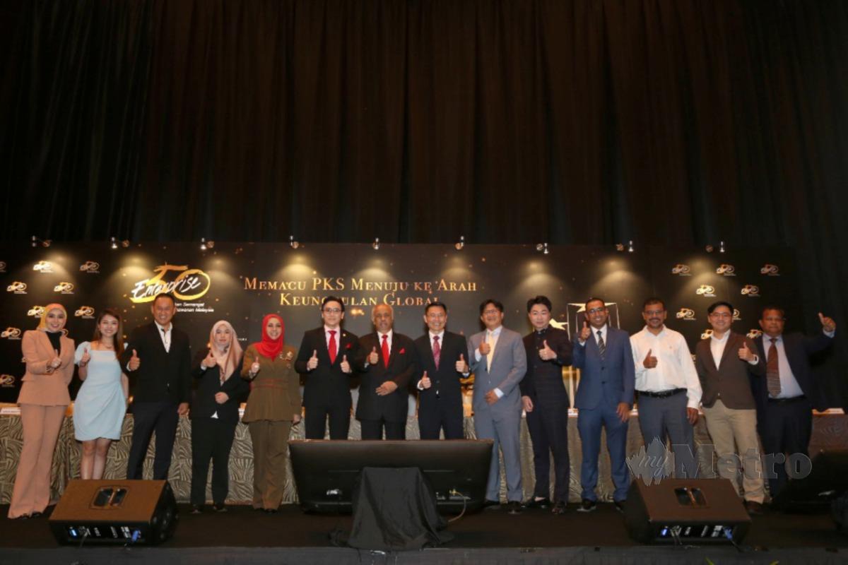Barisan 10 syarikat teratas (Top 10) terima Anugerah Enterprise 50 (E50) daripada SME Corp Malaysia