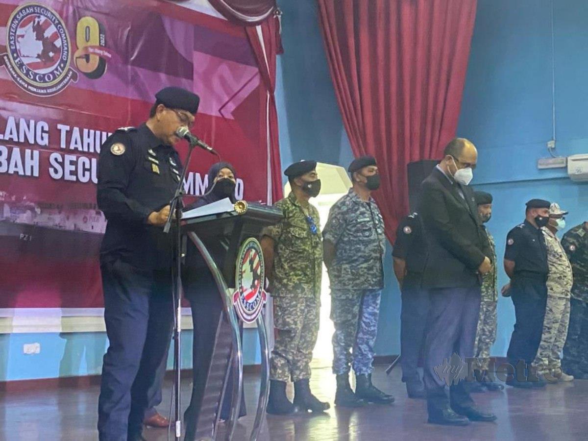 HAMZAH berucap pada majlis Hari Ulang Tahun ESSCOM ke-9 di Dewan Serbaguna Markas Operasi Pasukan Polis Marin Lahad Datu. FOTP ihsan ESSCOM