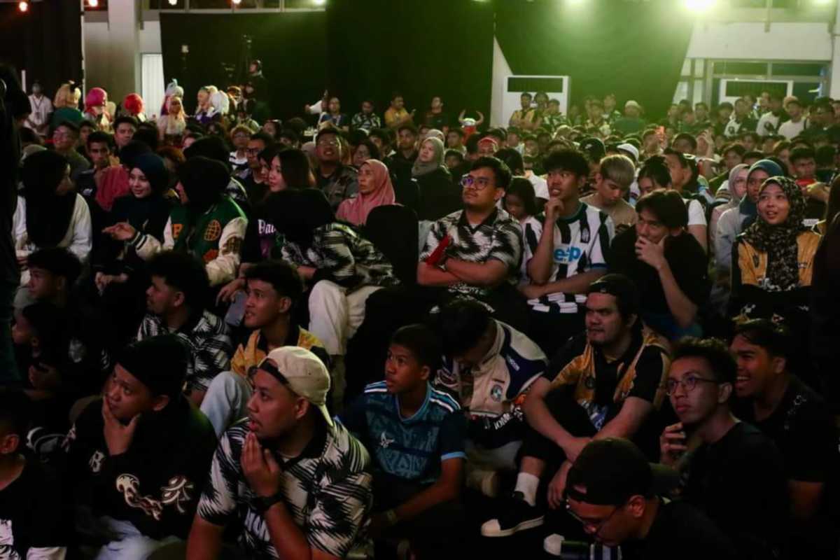 SEBAHAGIAN penonton yang hadir menyaksikan final MPL. FOTO Perbadanan Stadium Malaysia