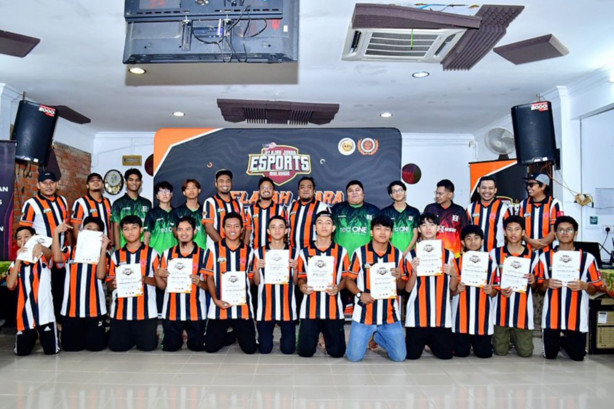PESERTA yang menyertai program Jelajah Juara eSukan Malaysia yang diadakan di negeri Kelantan. -FOTO MSN
