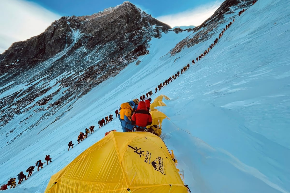 GAMBAR fail pendaki menuju ke puncak Gunung Everest pada 31, Mei 202. FOTO Lakpa Sherpa/AFP