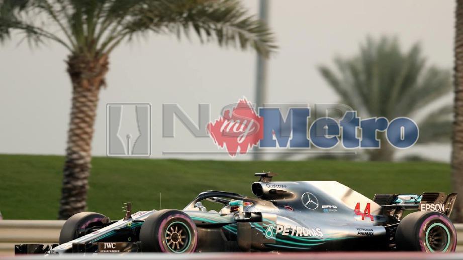 Hamilton memacu kereta Mercedes. FOTO REUTERS