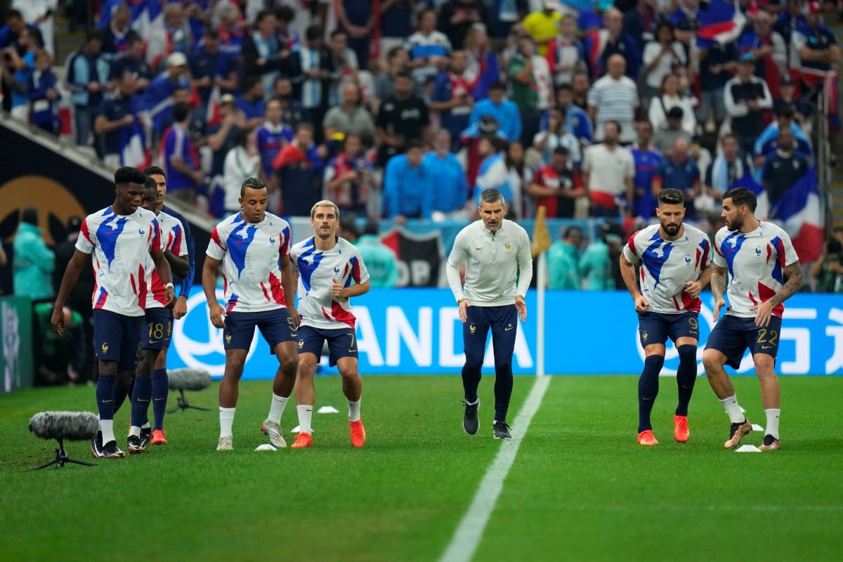 Pemain Perancis menjalani latihan menjelang aksi final berdepan Argentina. FOTO AP 