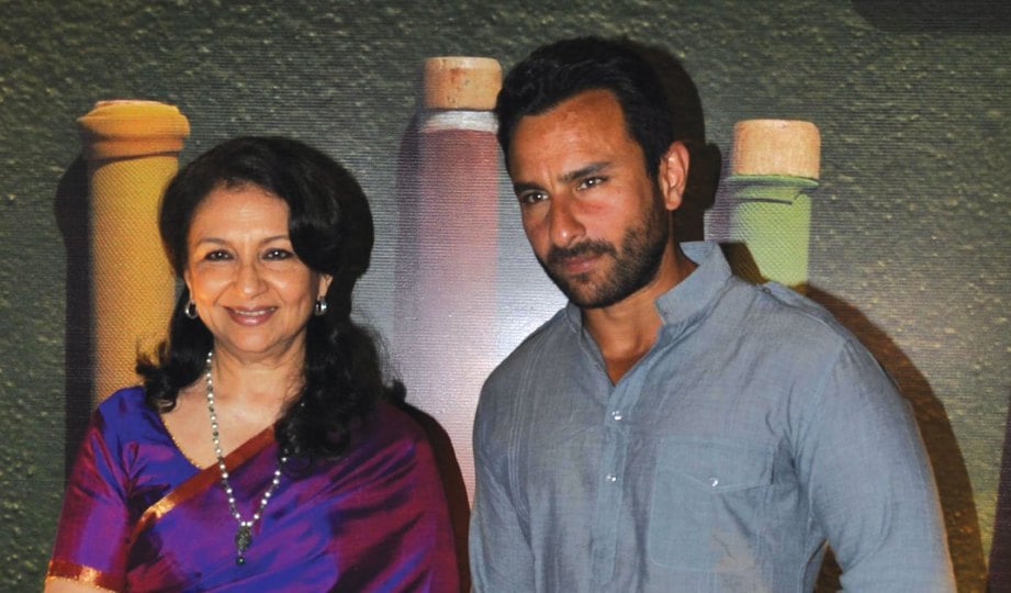 SAIF Ali Khan bersama ibunya, Sharmila Tagore.