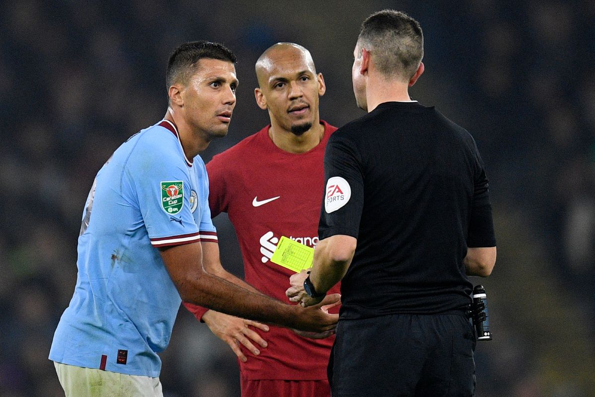 FABINHO (merah) diturunkan ketika saingan Piala Liga menentang Manchester City. -FOTO AFP 