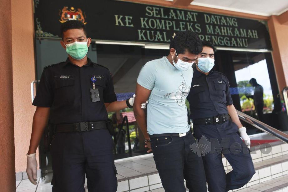 MOHD Faizal mengaku tidak bersalah di Mahkamah Majistret Kuala Terengganu atas pertuduhan memiliki pisau ketika ditahan polis. FOTO GHAZALI KORI