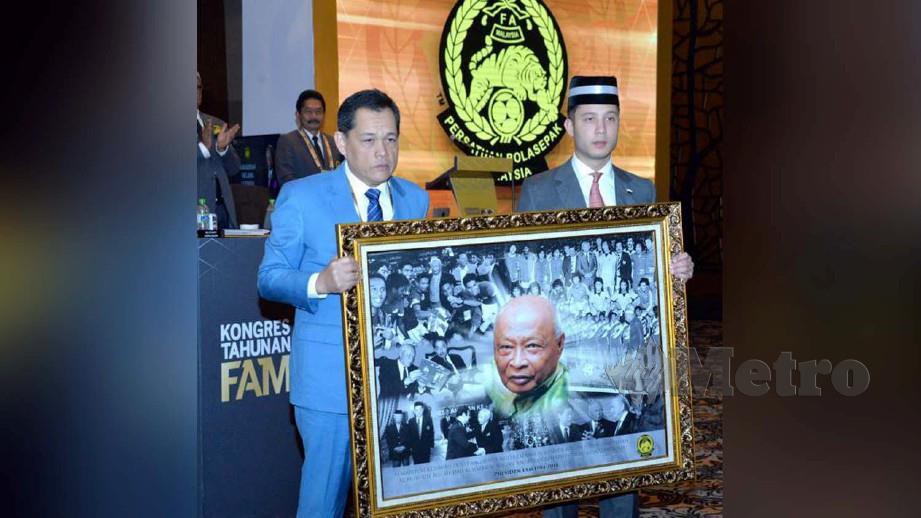 Tengku Abdul Fahd (kanan) bersama Hamidin. FOTO FB FAM 