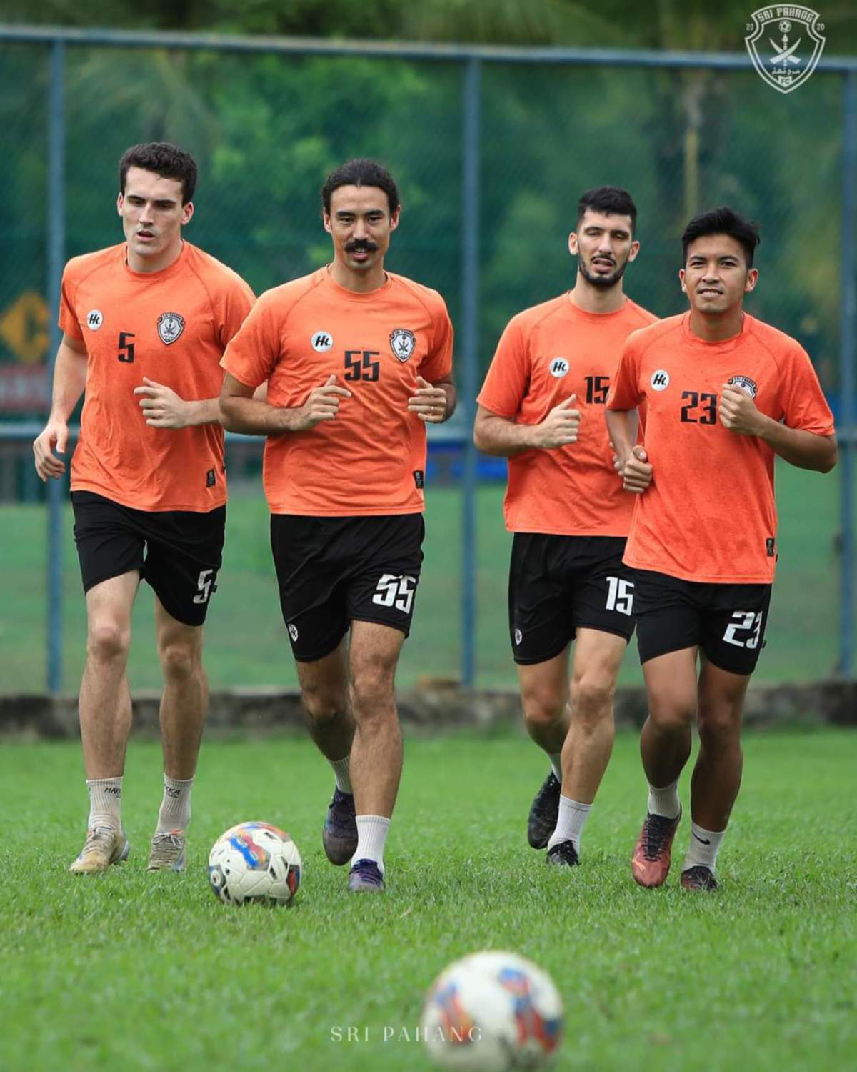 PEMAIN Sri pahang FC menjalani latihan sebagai persediaan berdepan Penang FC, Ahad ini. FOTO SRI PAHANG FC