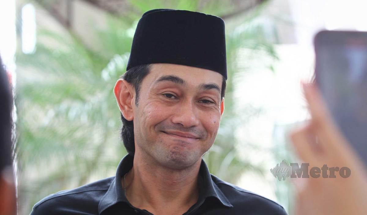 FARID Kamil hadir bagi laporan JKP dan sebutan pertama nusyuz di Mahkamah Rendah Syariah Petaling, Subang Bestari. FOTO Aziah Azmee