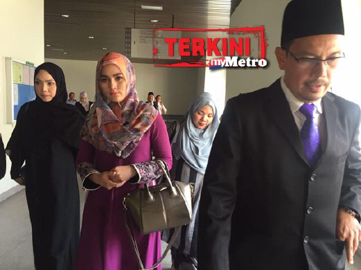 Fasha ketika hadir di Mahkamah Tinggi Syariah Kuala Lumpur, hari ini. FOTO Mior Azlan