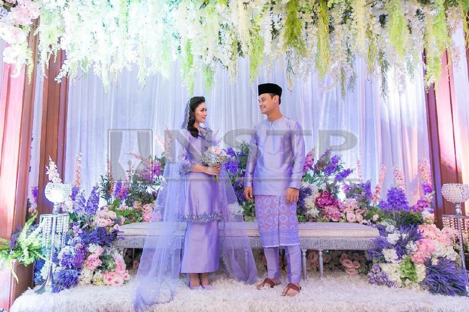 FASHA dan Aidil ketika majlis pertunangan mereka. 