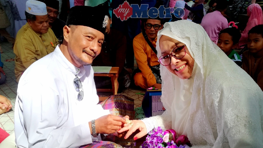 Razak dan Sarimah dinikahkan di Masjid Kampung Raja Uda, Pelabuhan Klang. FOTO FALIQ LAJIM