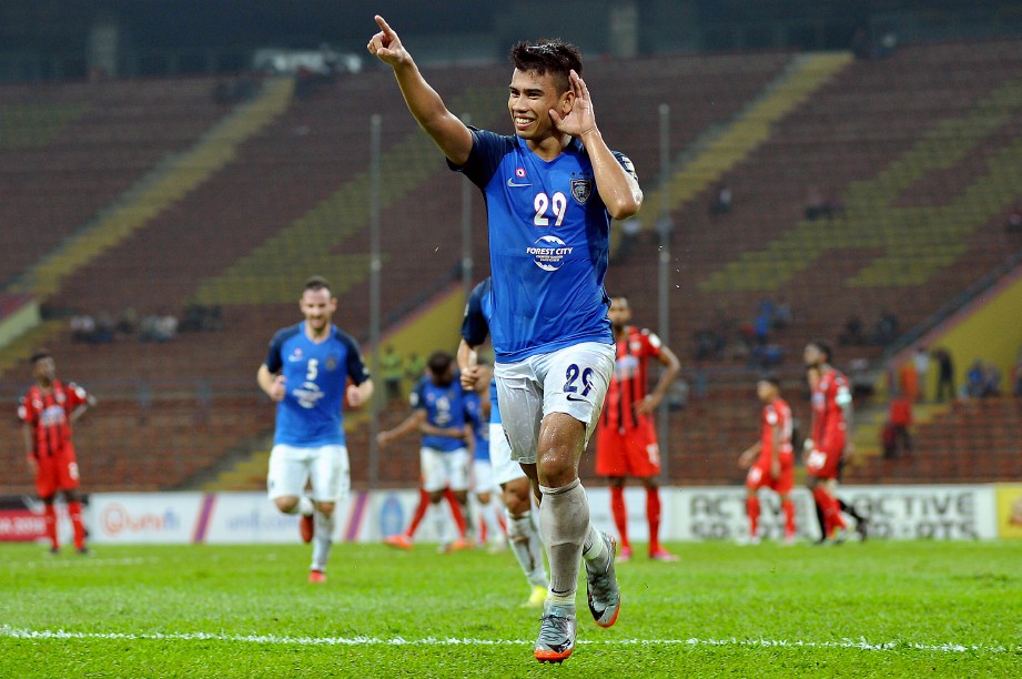 SAFAWI meraikan jaringan gol ketika menentang MIFA dalam perlawanan Piala Malaysia 2018. -Foto BERNAMA