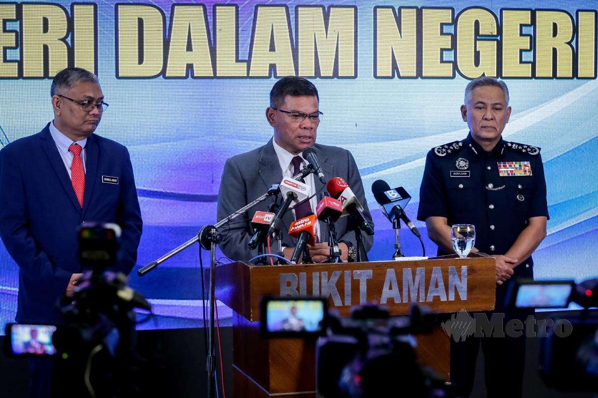 Saifuddin Nasution bercakap ketika sidang media selepas mengadakan lawatan kerja ke Ibu Pejabat Polis Diraja Malaysia Bukit Aman. FOTO ASYRAF HAMZAH