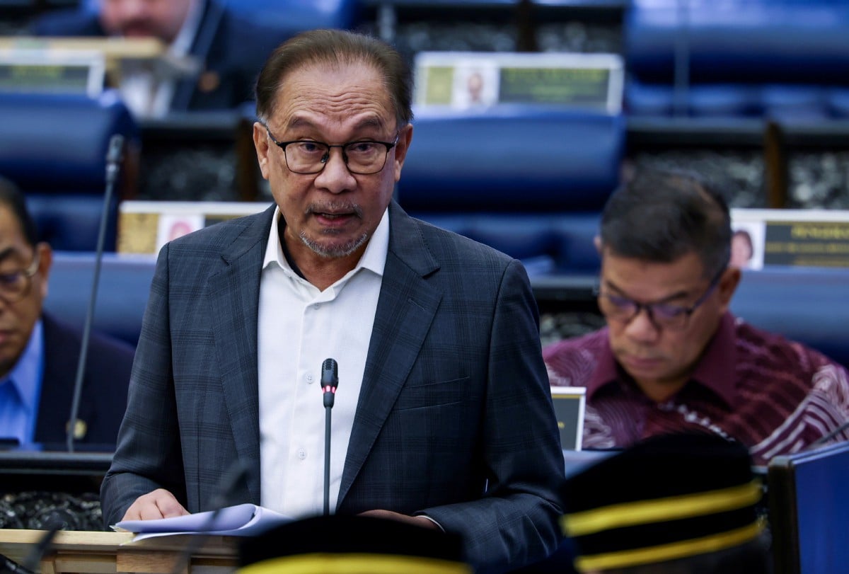 Anwar Ibrahim ketika Persidangan Dewan Rakyat sempena Mesyuarat Kedua, Penggal Ketiga Parlimen Kelima Belas di Bangunan Parlimen hari ini. FOTO BERNAMA