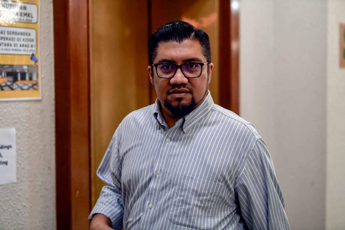 Chegu Bard tiba di Kompleks Mahkamah Kuala Lumpur hari ini bagi pendengaran permohonan pendakwa raya untuk menyemak semula perintah Mahkamah Sesyen yang menolak perintah larangan bersuara. FOTO BERNAMA