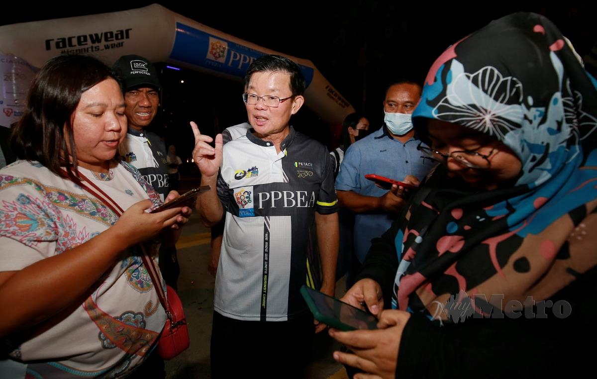Chow Kon Yeow ketika ditemui selepas program Penang 2nd Bridge Polis Diraja Malaysia (PDRM) 2022 Solidarity Fun Ride di Perkarangan Queenbay Mall Bayan Baru, Pulau Pinang. FOTO MIKAIL ONG