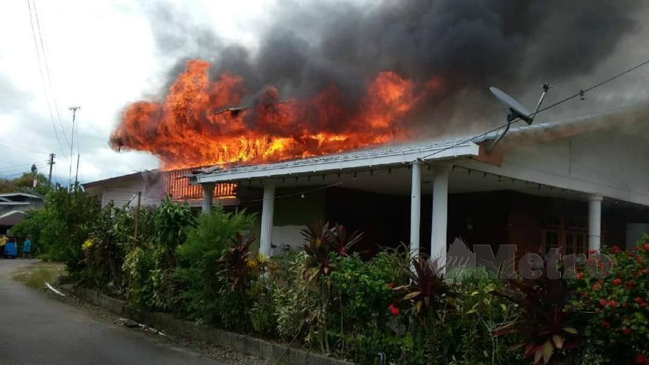 KEADAAN rumah warga emas yang terbakar di Lundu. FOTO Ihsan JBPM.