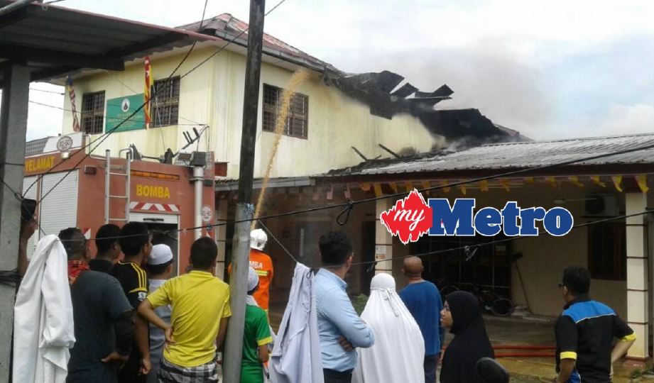 Keadaan asrama lelaki di tingkat dua Pusat Pengajian dan Tahfiz Nur Al-Quran, Rantau Panjang, yang terbakar petang tadi. FOTO Ihsan Pembaca