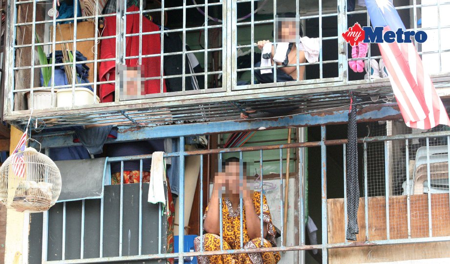 SEBAHAGIAN warga Myanmar yang menyewa di Pangsapuri kos  kos rendah, Taman Pandan Mewah, Ampang