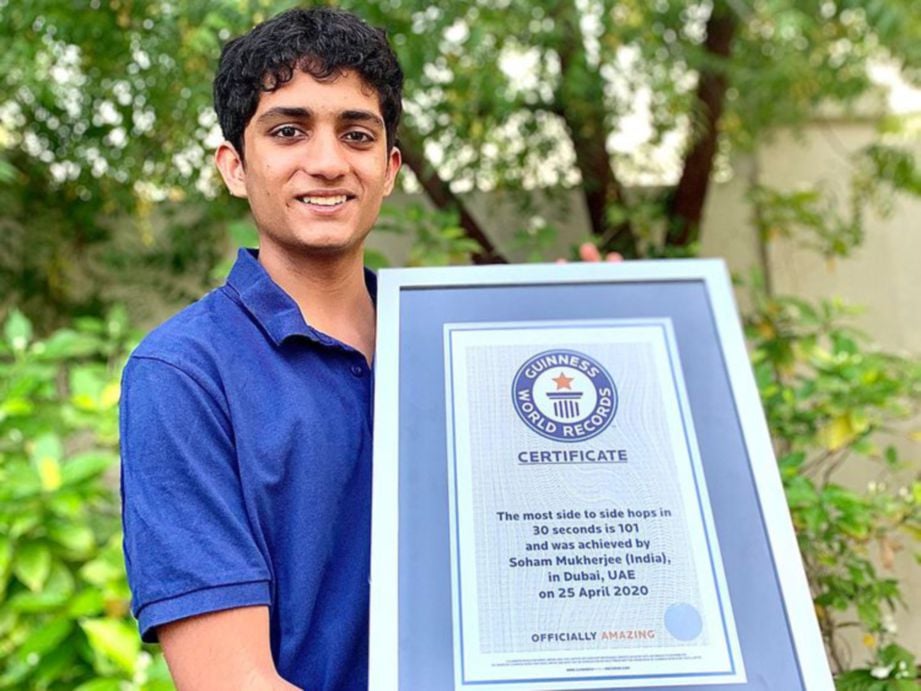 SOHAM menunjukkan sijil pengiktirafan daripada Guinness World Records. FOTO Agensi 