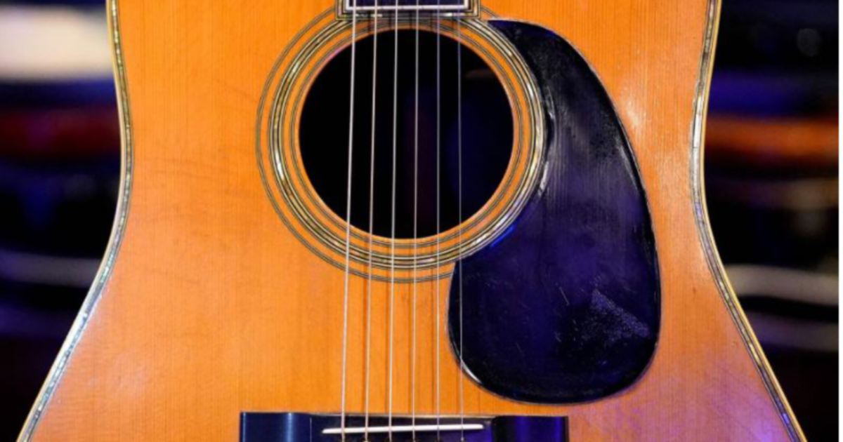 Gitar Eric Clapton terjual RM2.6 juta
