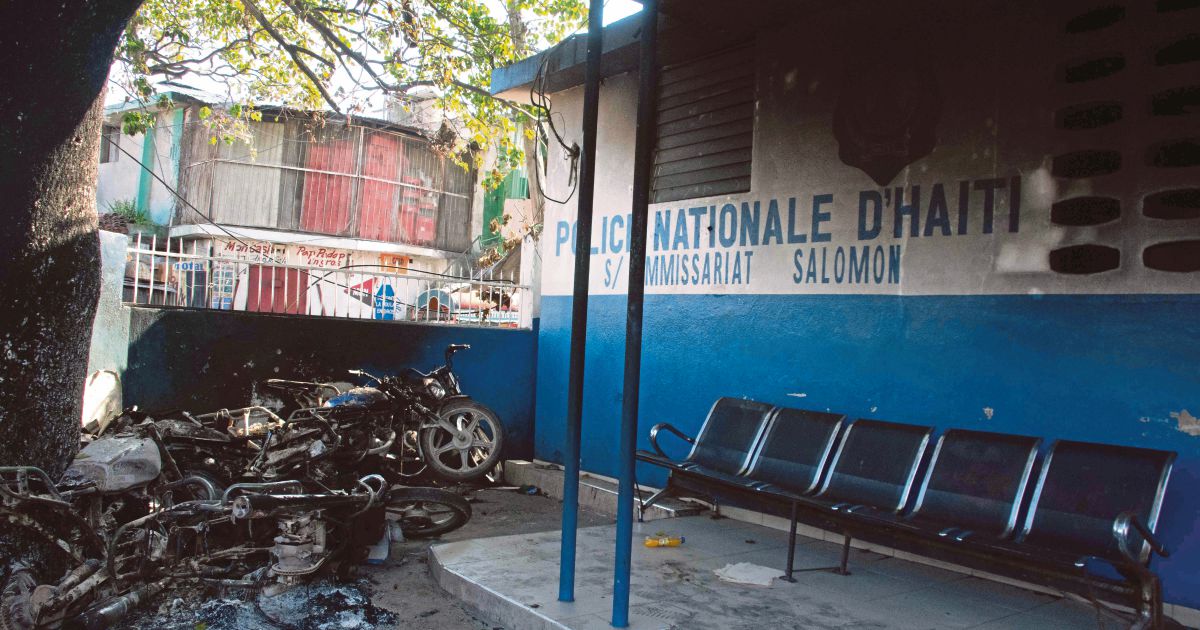 Situasi semakin tegang di Haiti, balai polis dibakar
