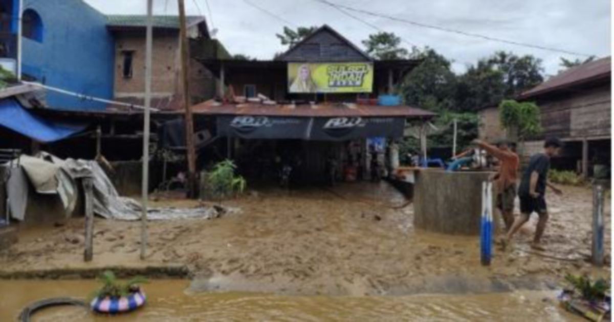 15 maut, dua cedera akibat banjir, tanah runtuh di Indonesia
