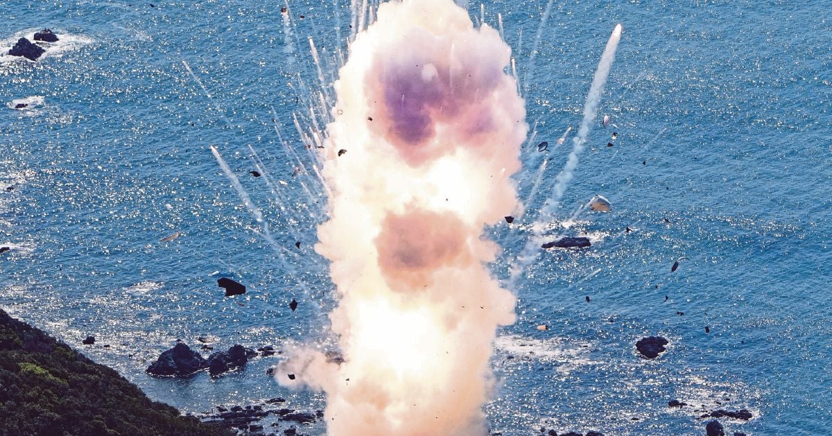 Roket firma swasta Jepun meletup ketika pelancaran