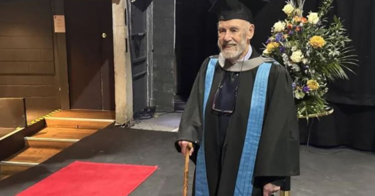 Lelaki tamatkan ijazah sarjana pada usia 95 tahun