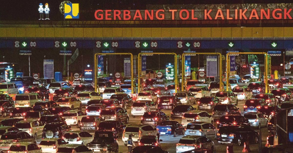 Polis Indonesia sediakan bas percuma untuk orang pulang beraya